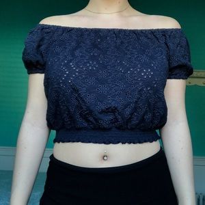 Navy blue Hollister cropped shirt